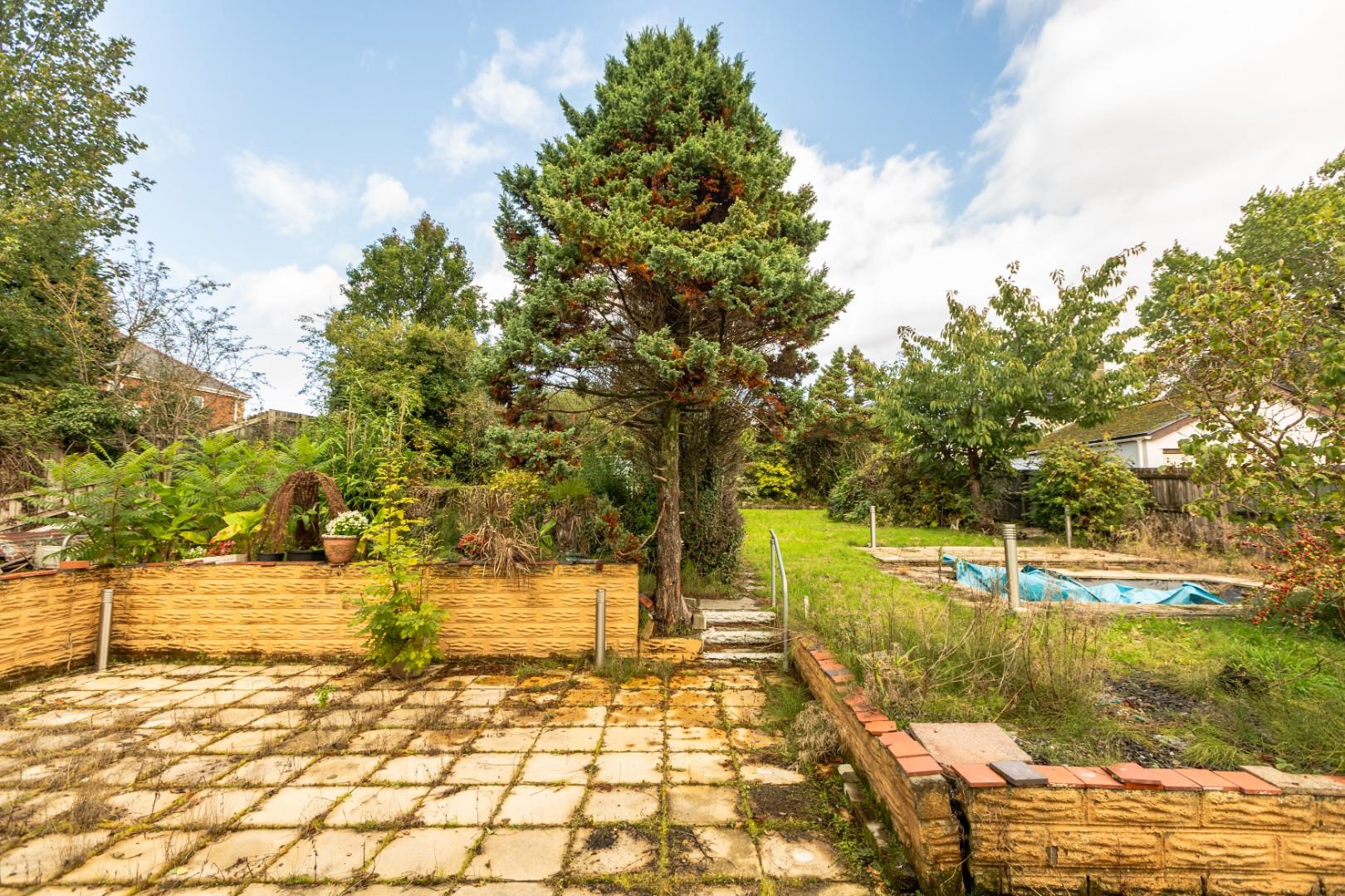 Dukefield, Three Crosses, Swansea, SA4 3PS